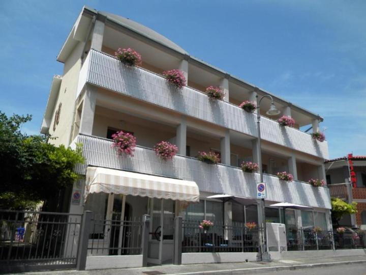 Hotel Eliani Grado Exterior photo